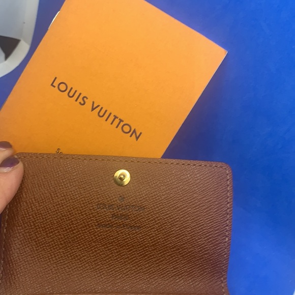 🤎 Louis Vuitton Monogram signature design LV Logo 6 key holder - Picture 4 of 8